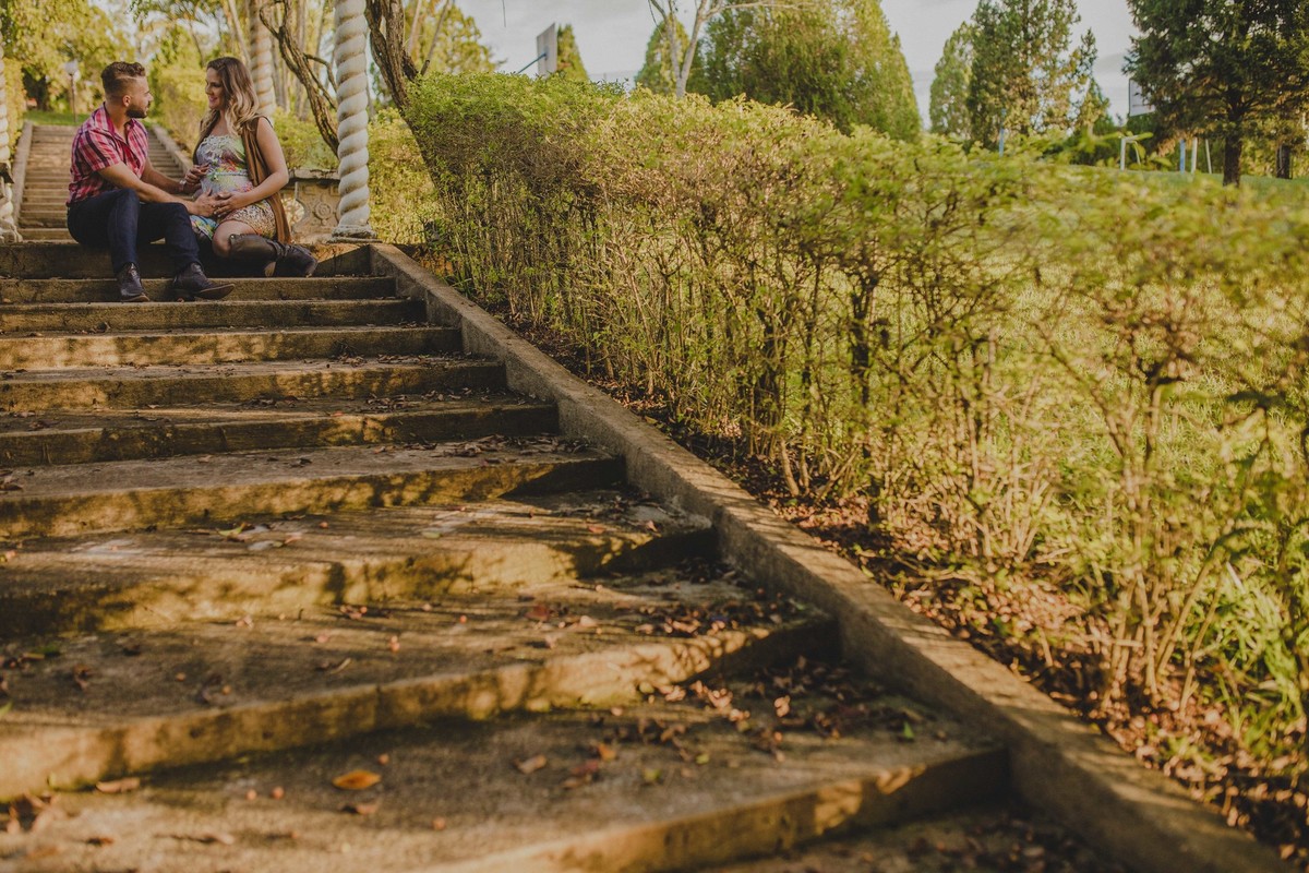 escadaria bacana e o casal no fundo