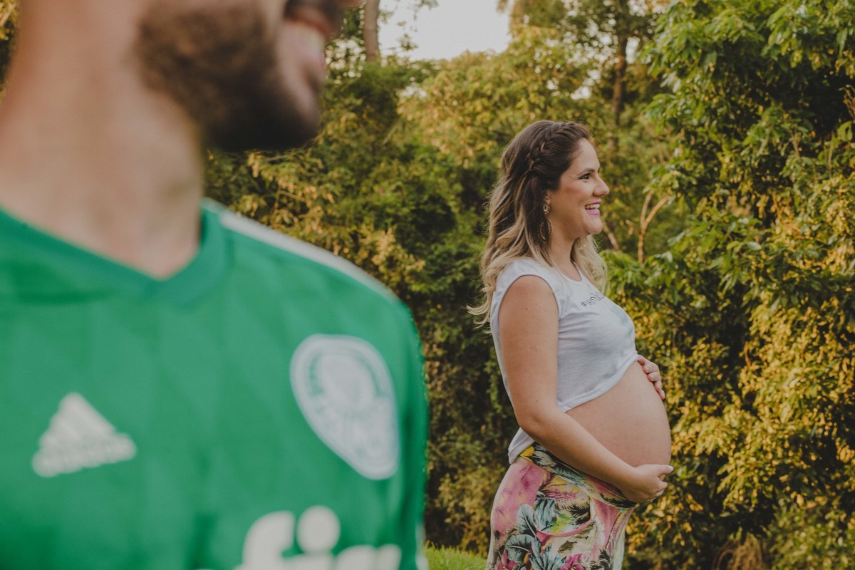 papai palmerense e mamae com a mão na