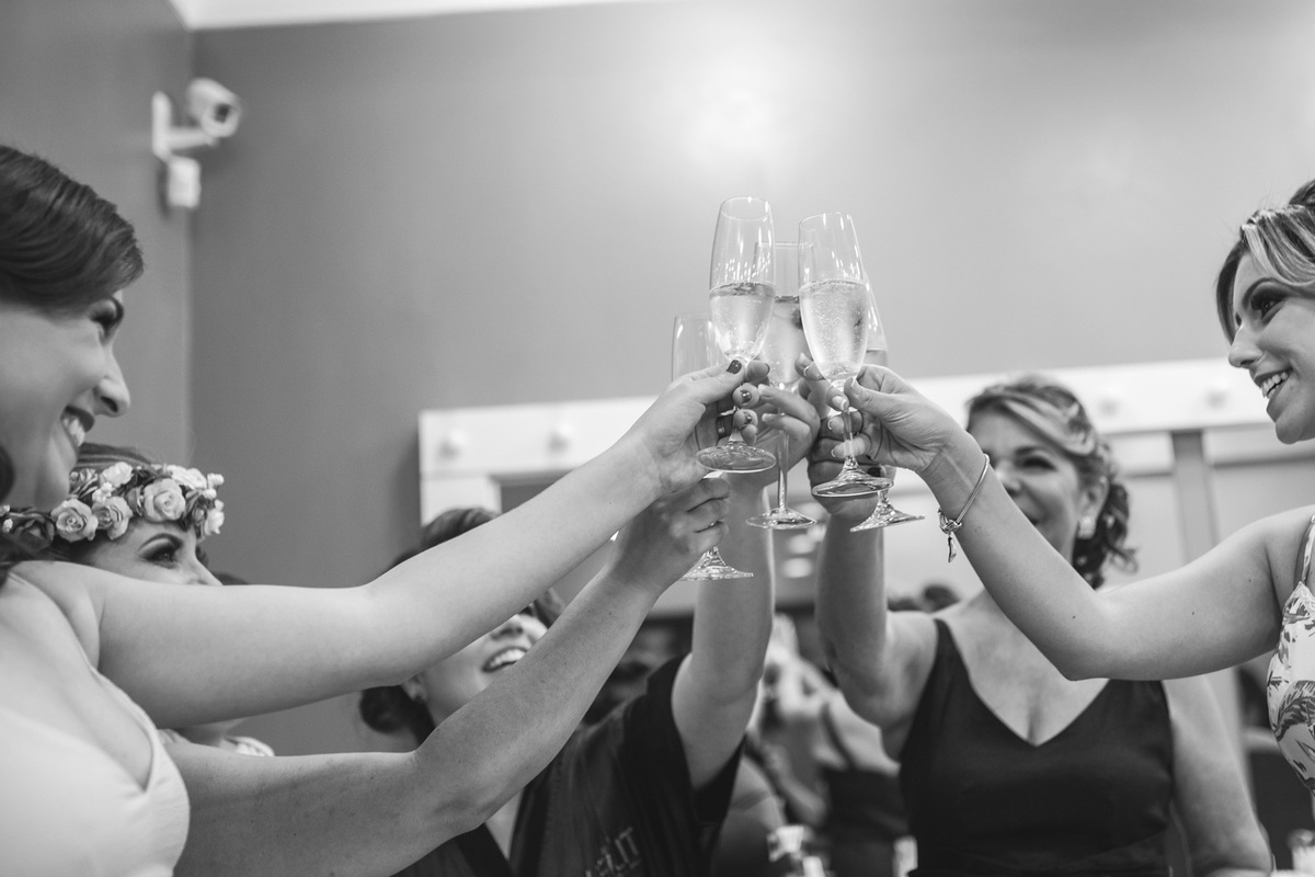 Rafael Serra Fotografo, noiva, casamento, Making of da noiva, making of no hotel, maquiagem noiva, l'elite, brinde com as madrinhas