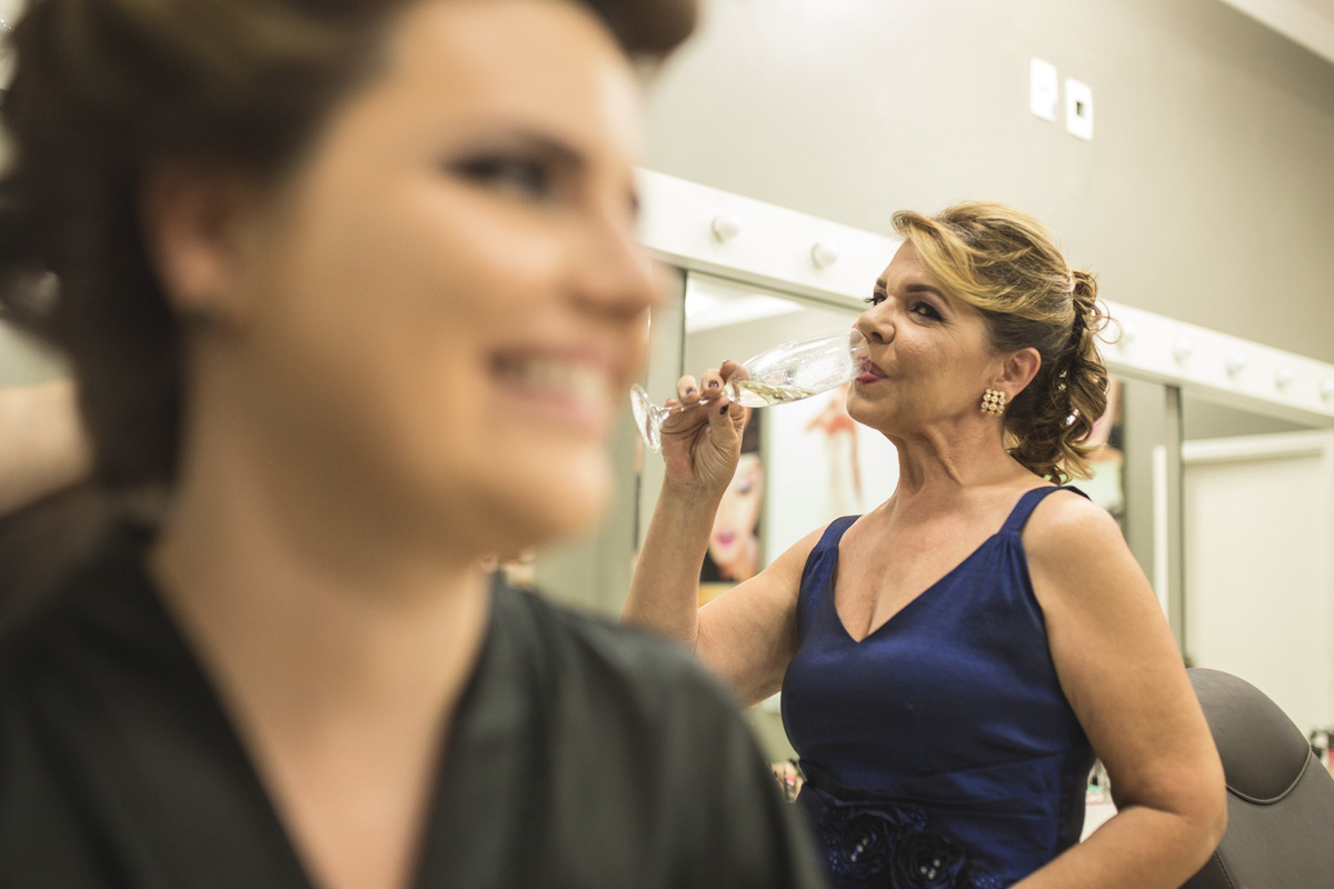 Rafael Serra Fotografo, noiva, casamento, Making of da noiva, making of no hotel, maquiagem noiva, l'elite, brinde com as madrinhas