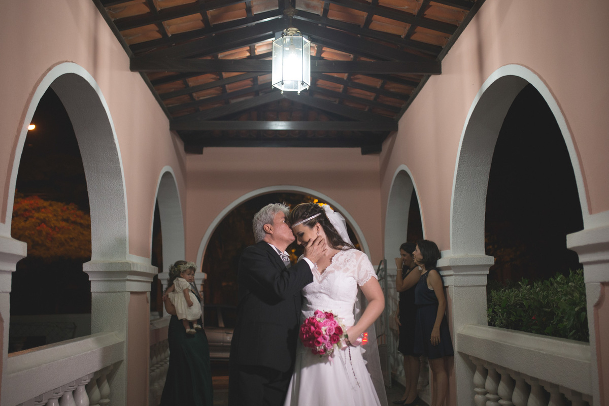 Rafael Serra Fotografo, casamento, leandro e ana paula, igreja são tomaz de aquino, campinas SP, escola de cadetes, noiva, pai da noiva, beijo na testa