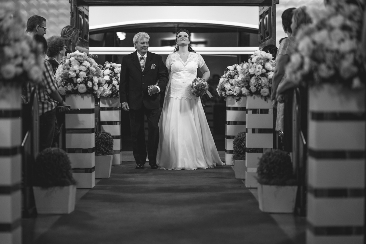 Rafael Serra Fotografo, casamento, leandro e ana paula, igreja são tomaz de aquino, campinas SP, escola de cadetes, entrada da noiva