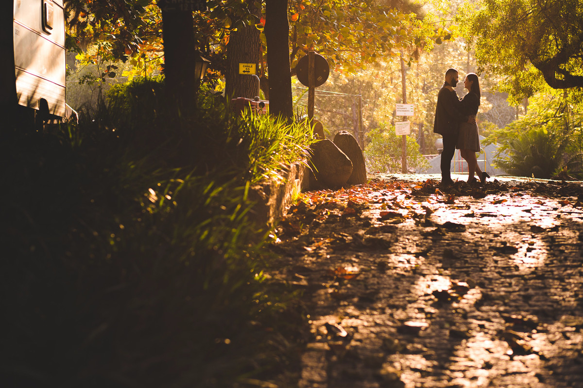 contraluz ensaio estilo outono friozinho, homem barbudo
