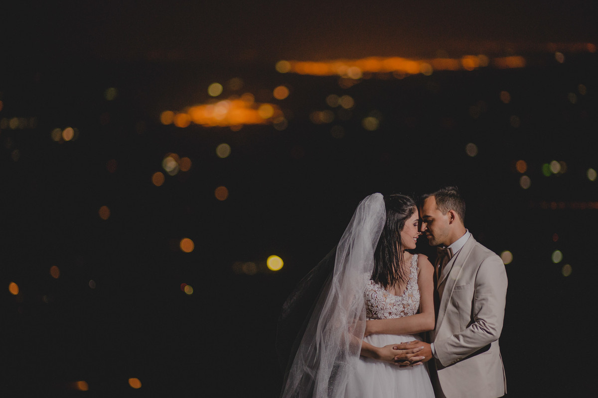 trash the dress ensaio no pico do gavião, vel voando natureza, fotos da noiva na montanha, dupla exposição
