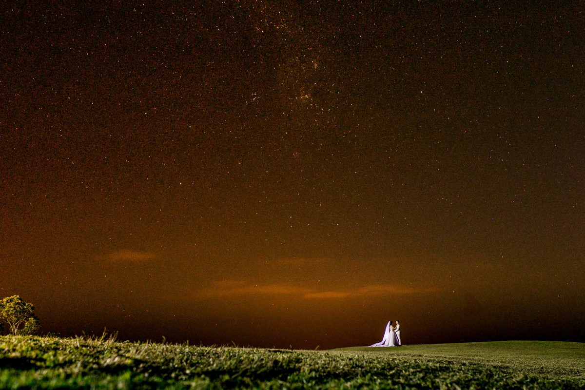 trash the dress ensaio no pico do gavião, vel voando natureza, fotos da noiva na montanha, longa exposição