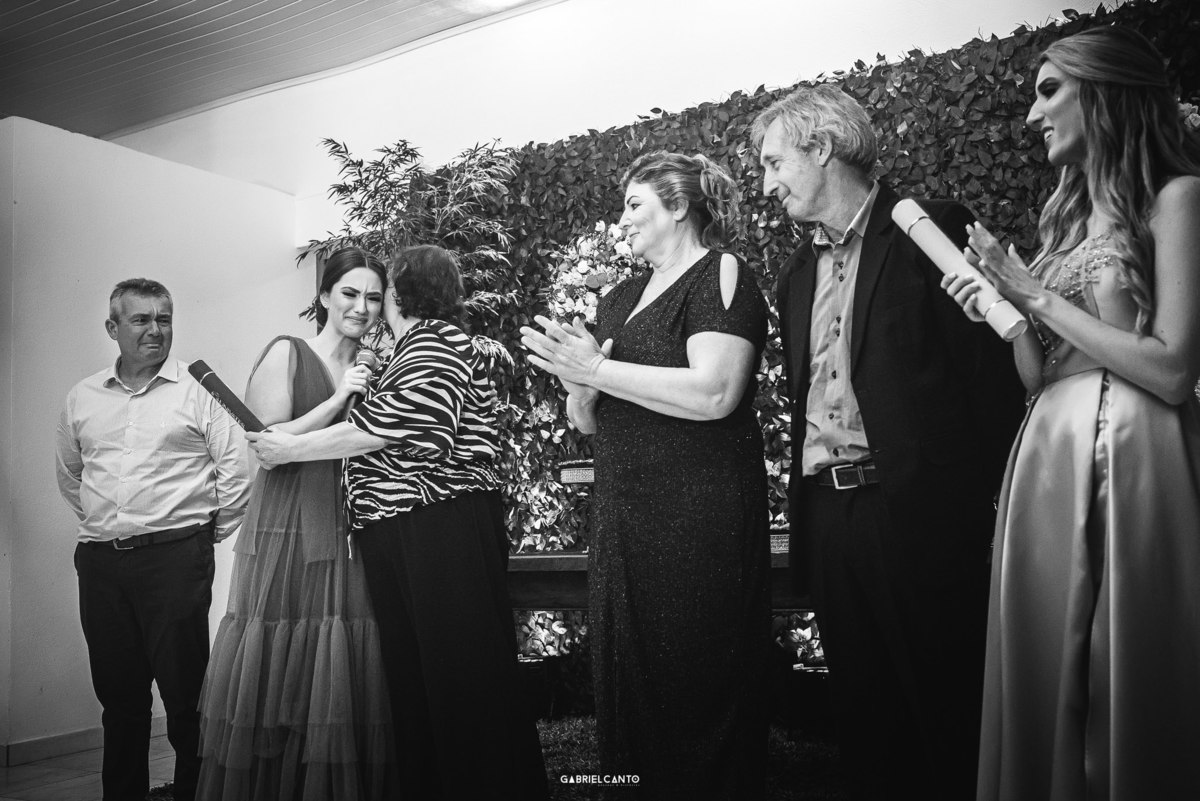 Festa de formatura dupla com clima de casa e energia contagiante