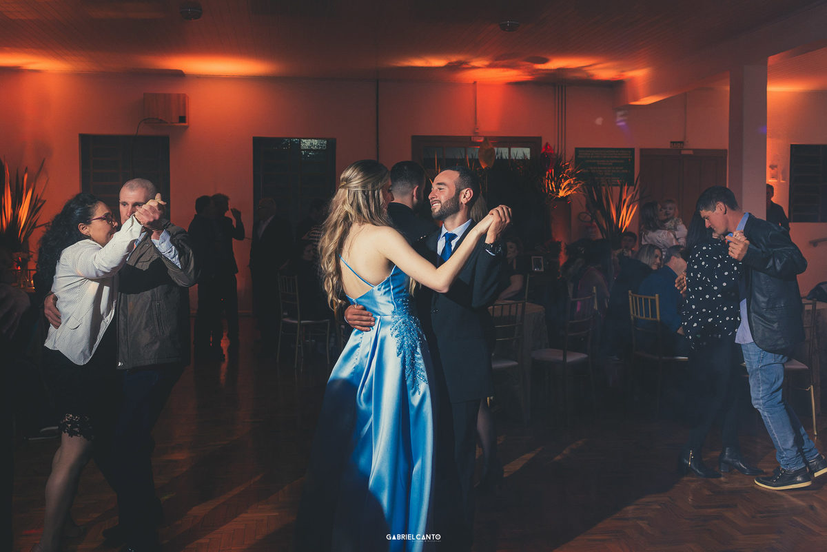 Celebração de formatura marcada por amizade, acolhimento e emoção verdadeira