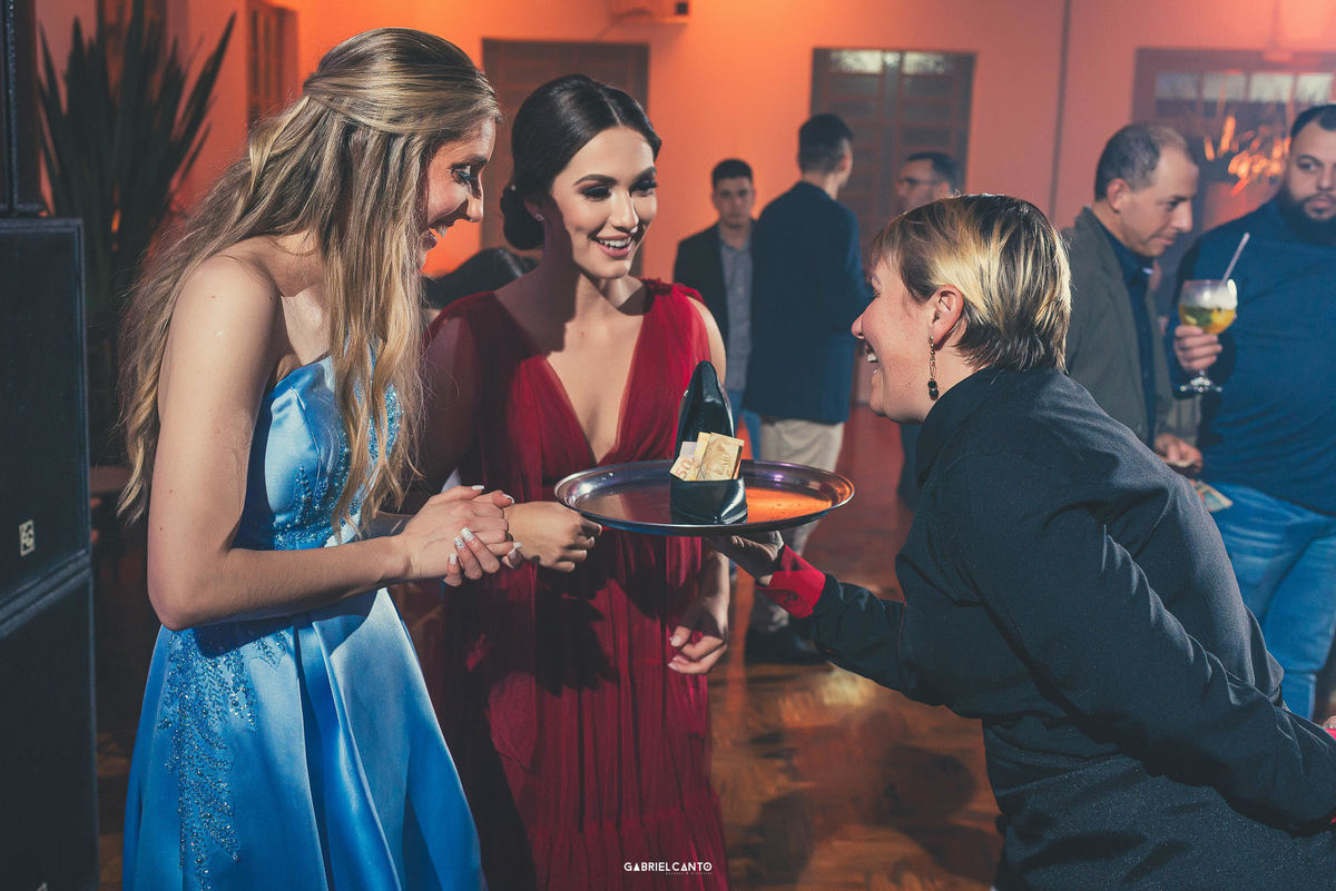 Celebração de formatura marcada por amizade, acolhimento e emoção verdadeira.