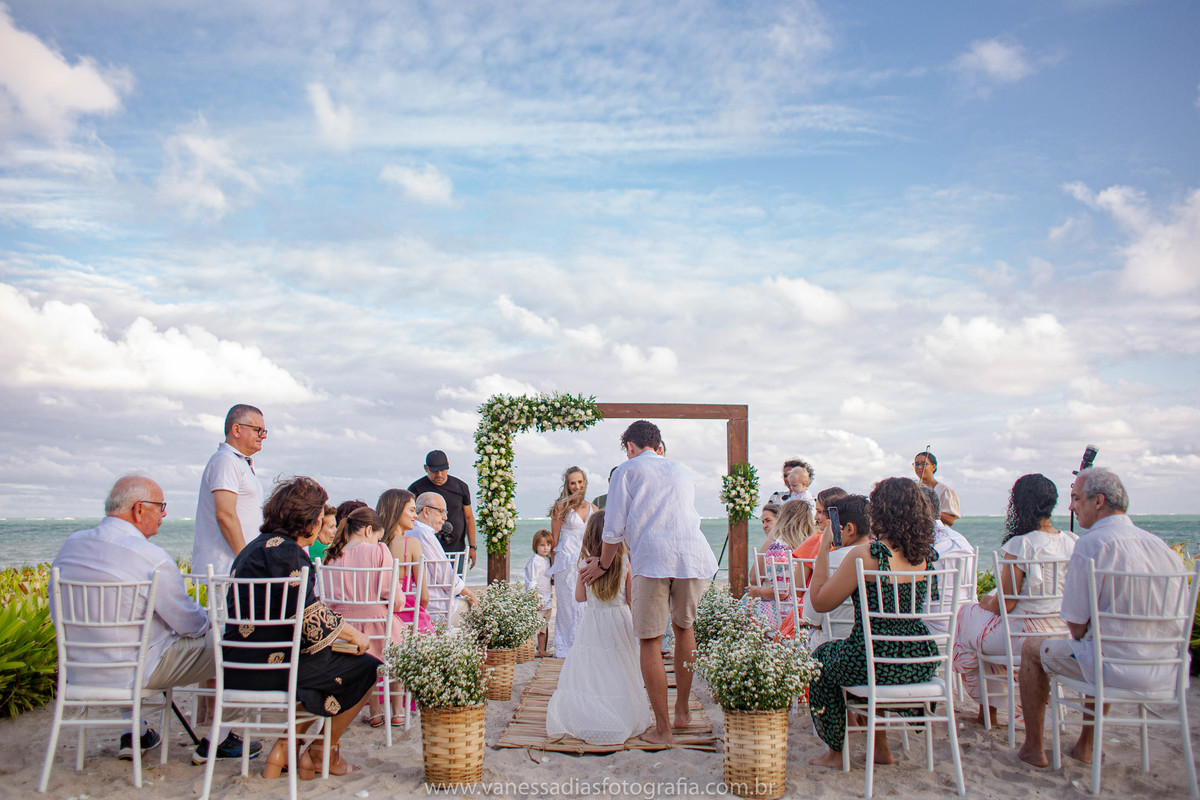 rençovaao de votos na praia - praia de Antunes Maragogi - elopement wedding em Maragogi - elopement wedding em porto de galinhas - casamento em porto de galinhas- elopement wedding em carneiros - igrejinha de carneiros - maquiadora em porto de galinhas