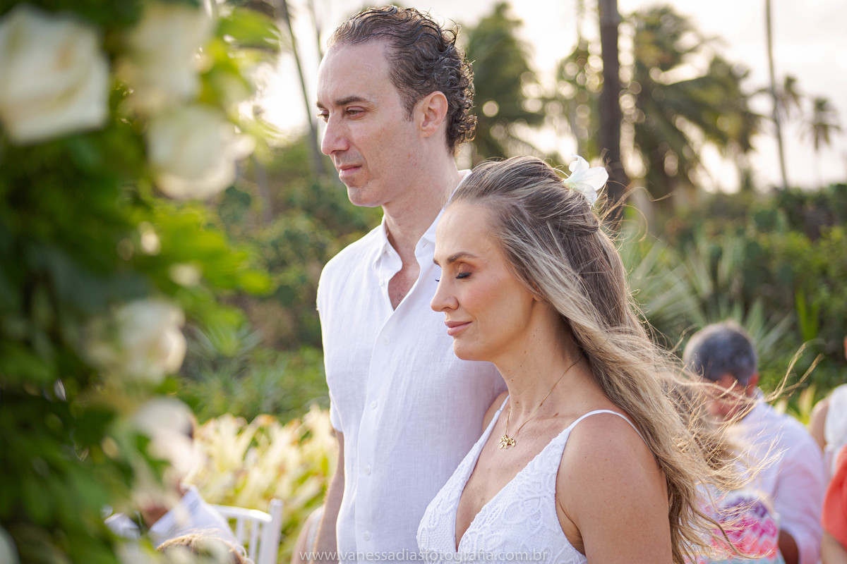 rençovaao de votos na praia - praia de Antunes Maragogi - elopement wedding em Maragogi - elopement wedding em porto de galinhas - casamento em porto de galinhas- elopement wedding em carneiros - igrejinha de carneiros - maquiadora em porto de galinhas