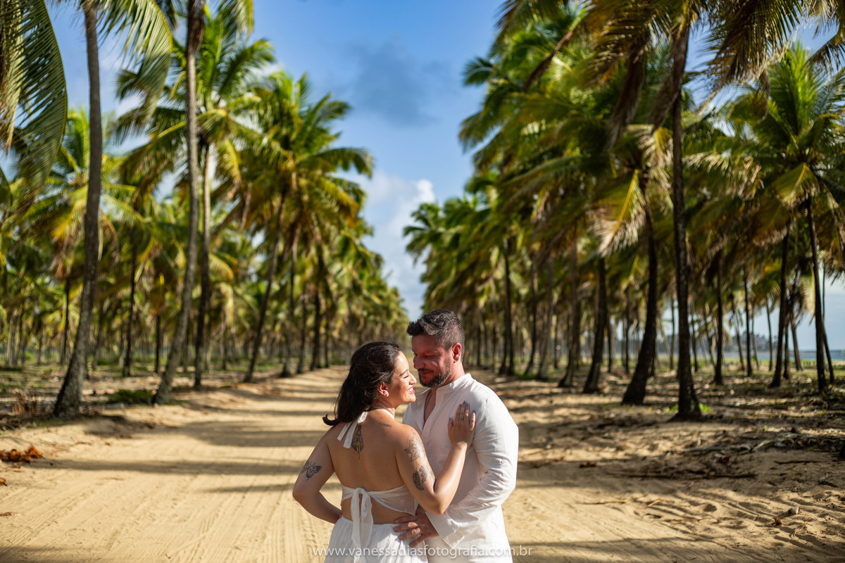 Ensaio em porto de galinhas - fotografo igrejinha de carneiros - ensaio na igrejinha de carneiros - ensaio em maragogi - fotografa em maragogi - ensaio em maracaipe - ensaio em carneiros - fotografo em carneiros - ensaio no coqueiral de maracaipe - maraca