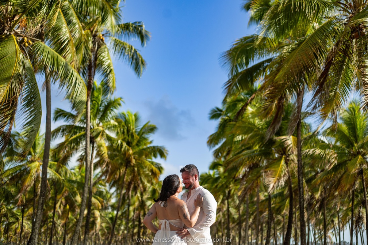 Ensaio em porto de galinhas - fotografo igrejinha de carneiros - ensaio na igrejinha de carneiros - ensaio em maragogi - fotografa em maragogi - ensaio em maracaipe - ensaio em carneiros - fotografo em carneiros - ensaio no coqueiral de maracaipe - maraca