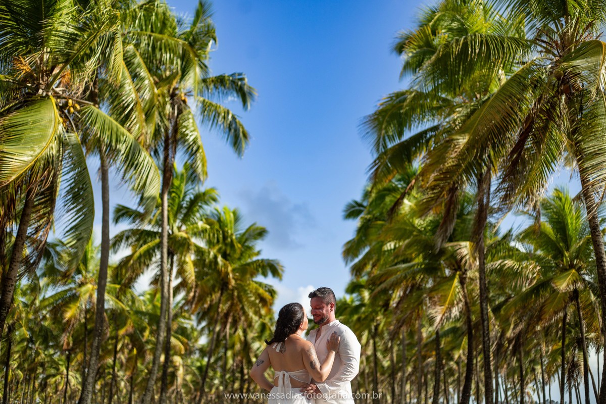 Ensaio em porto de galinhas - fotografo igrejinha de carneiros - ensaio na igrejinha de carneiros - ensaio em maragogi - fotografa em maragogi - ensaio em maracaipe - ensaio em carneiros - fotografo em carneiros - ensaio no coqueiral de maracaipe - maraca