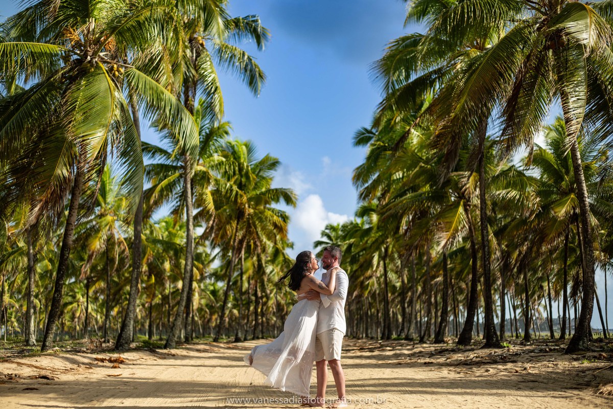 Ensaio em porto de galinhas - fotografo igrejinha de carneiros - ensaio na igrejinha de carneiros - ensaio em maragogi - fotografa em maragogi - ensaio em maracaipe - ensaio em carneiros - fotografo em carneiros - ensaio no coqueiral de maracaipe - maraca