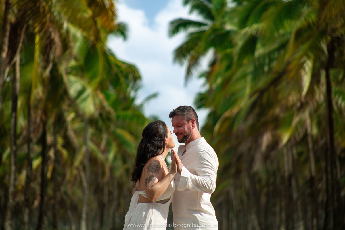 Ensaio em porto de galinhas - fotografo igrejinha de carneiros - ensaio na igrejinha de carneiros - ensaio em maragogi - fotografa em maragogi - ensaio em maracaipe - ensaio em carneiros - fotografo em carneiros - ensaio no coqueiral de maracaipe - maraca