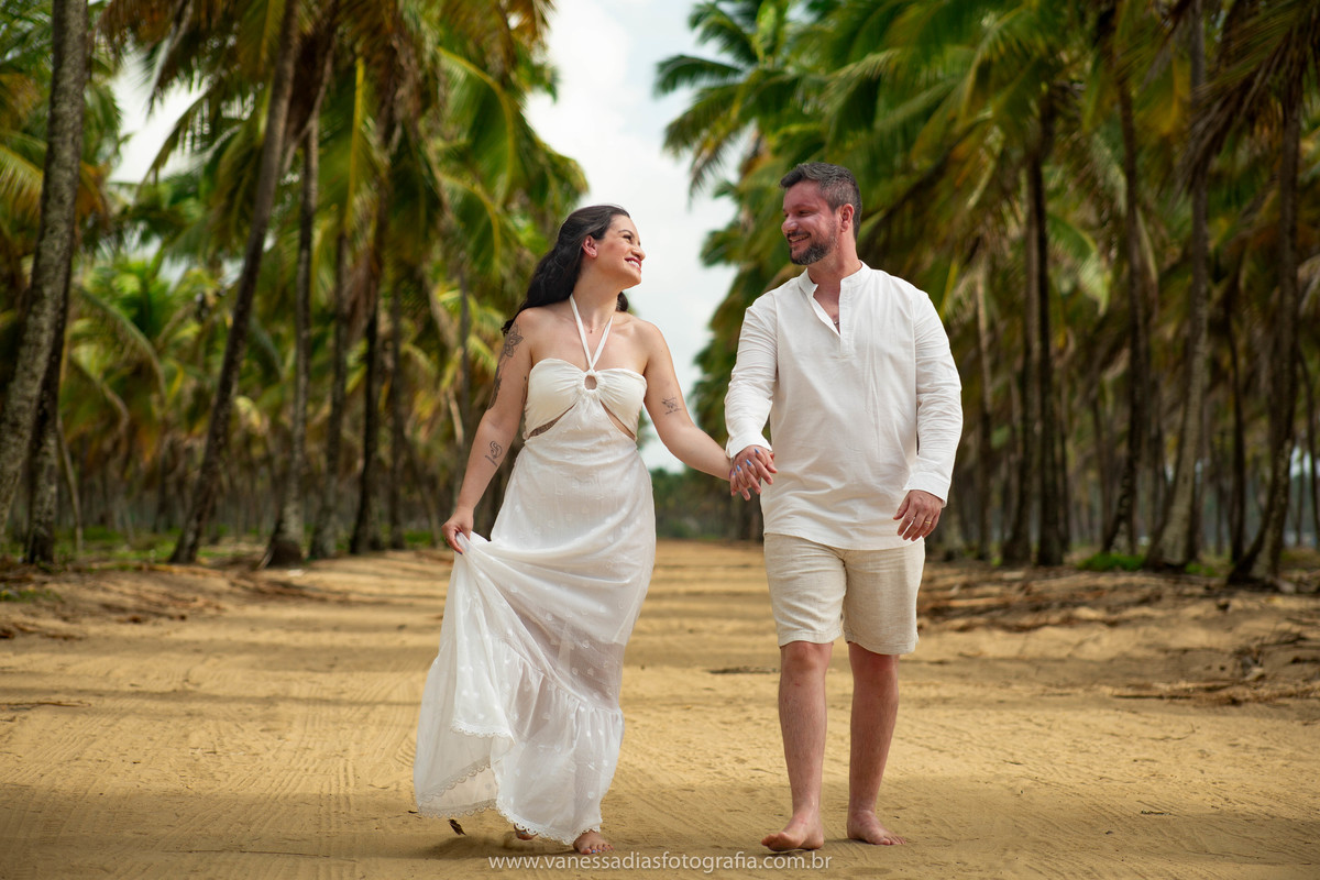 Ensaio em porto de galinhas - fotografo igrejinha de carneiros - ensaio na igrejinha de carneiros - ensaio em maragogi - fotografa em maragogi - ensaio em maracaipe - ensaio em carneiros - fotografo em carneiros - ensaio no coqueiral de maracaipe - maraca