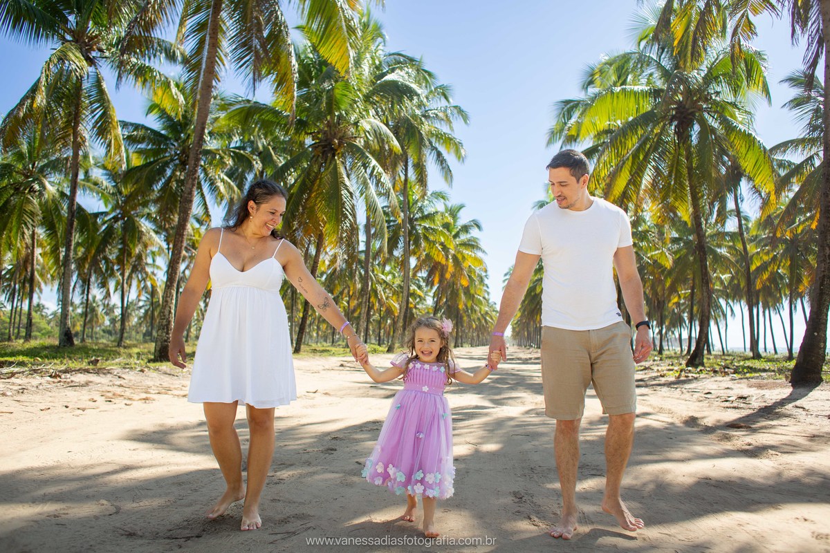 ensaio de familia em porto de galinhas - coqueiral de maracaipe - fotografo em porto de galinhas - fotografia em porto de galinhas - ensaio de familia no coqueiral de maracaipe - ensaio de casal porto de galinhas - fotografo em maracaipe - praia de maraca