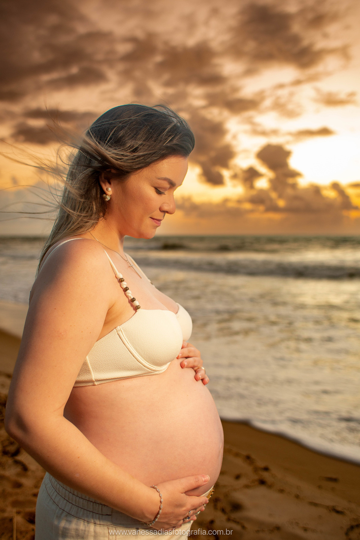 ensaio fotografico na praia do paiva - ensaio de gestante no paiva - ensaio de gestante no nascer do sol na praia - fotografa na praia do paiva - fotografa em recife - fotografa em porto de galinhas - ensaio de gestante em porto de galinhas