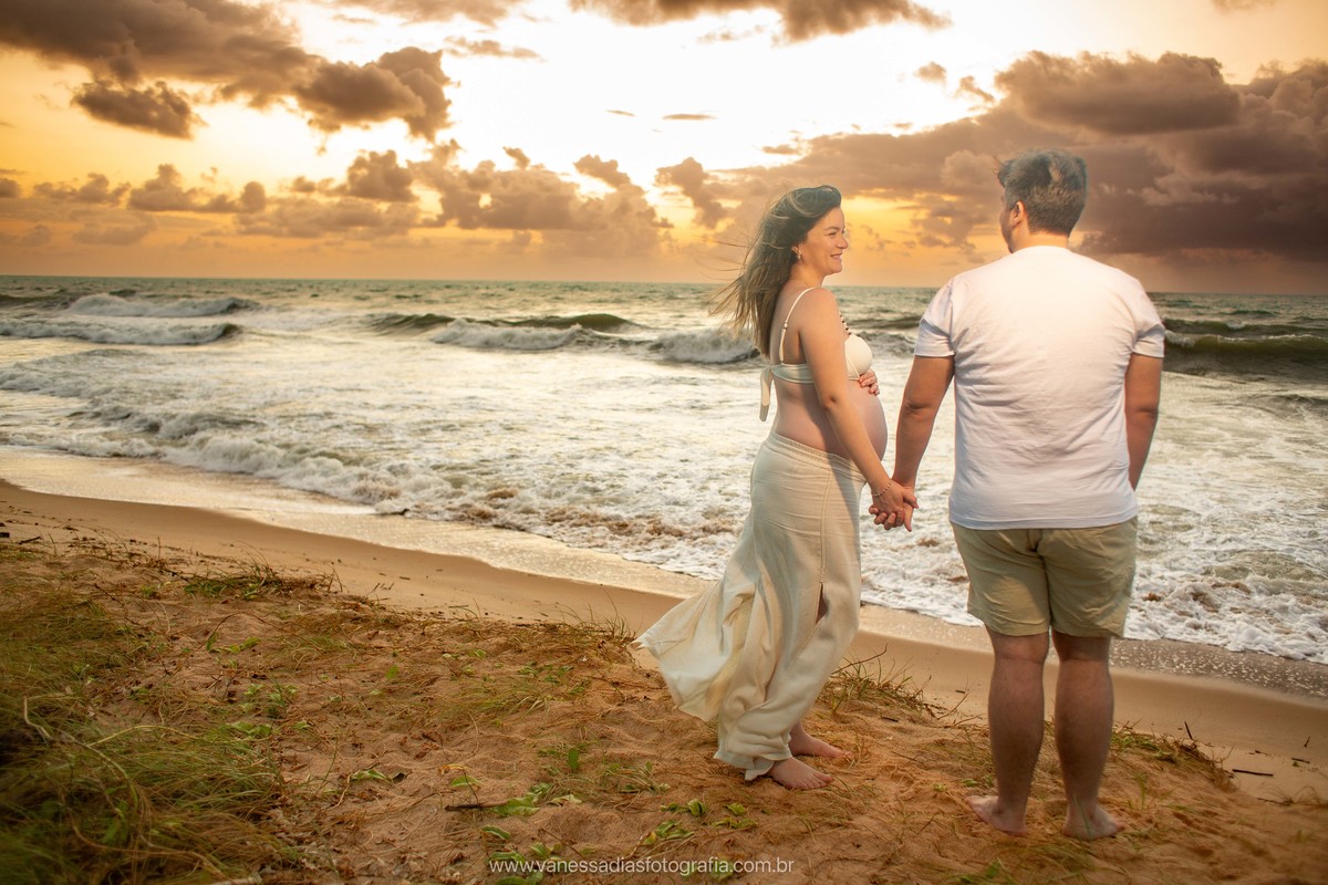 ensaio fotografico na praia do paiva - ensaio de gestante no paiva - ensaio de gestante no nascer do sol na praia - fotografa na praia do paiva - fotografa em recife - fotografa em porto de galinhas - ensaio de gestante em porto de galinhas
