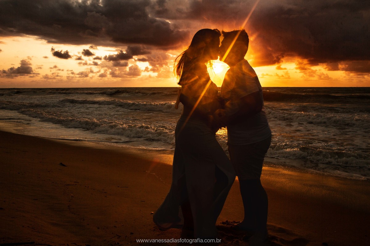 ensaio fotografico na praia do paiva - ensaio de gestante no paiva - ensaio de gestante no nascer do sol na praia - fotografa na praia do paiva - fotografa em recife - fotografa em porto de galinhas - ensaio de gestante em porto de galinhas
