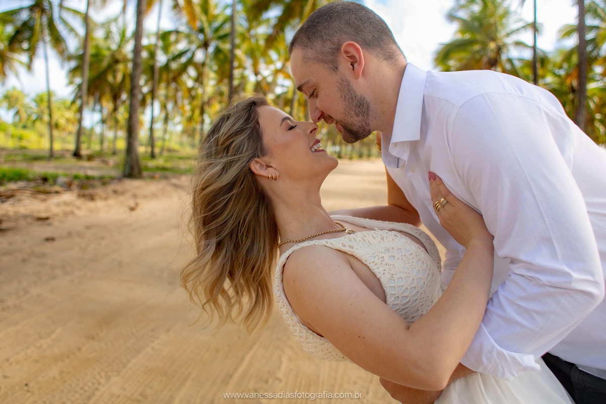 ensaio de casal em porto de galinhas - fotografo de casal em porto de galinhas - ensaio fotografico em porto de galinhas - ensaio fotografico em maracaipe - coqueiral de maracaipe - fotografa em porto de galinhas - fotografo em maragogi - maragogi alagoas
