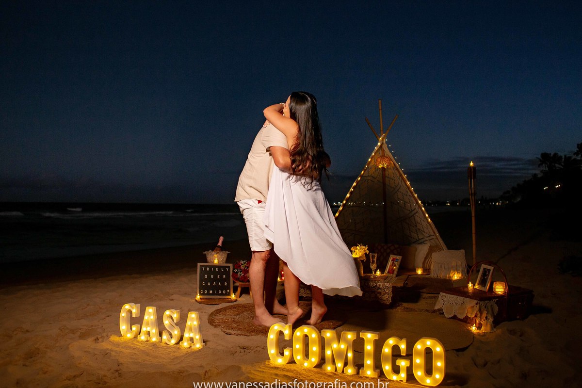 pedido de casamento surpresa em porto de galinhas - pedido de casamento noturno em porto de galinhas - empresa que monta cenário de pedido de casamento surpresa em porto de galinhas- fotografo de pedido de casamento em porto de galinhas- porto de galinhas