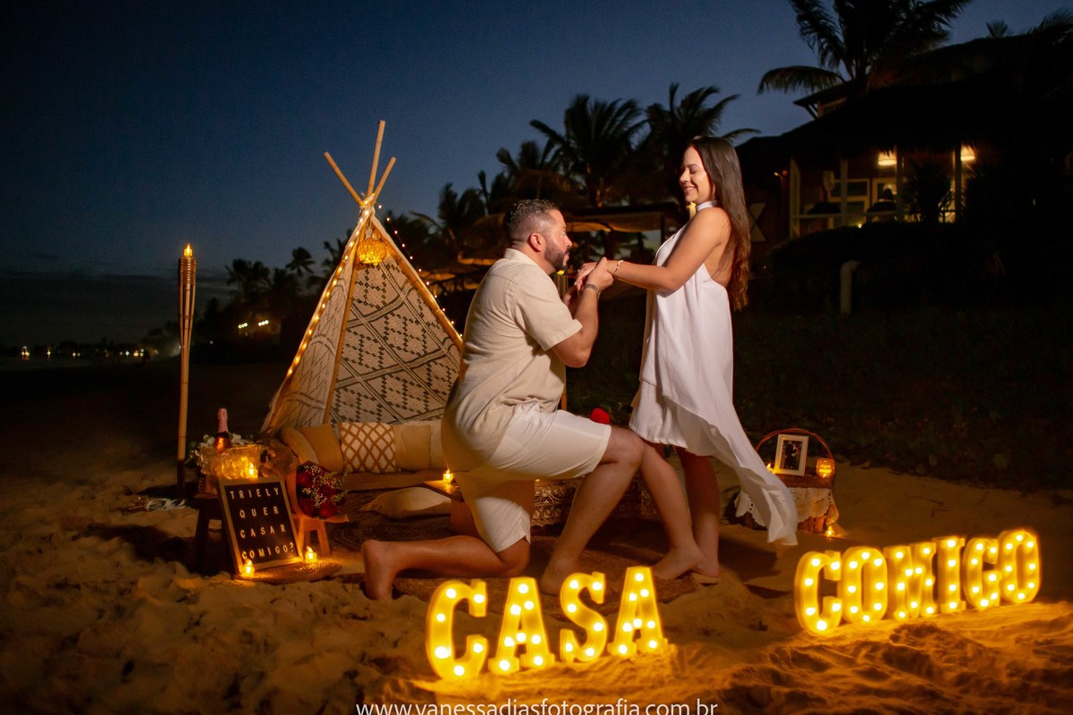 pedido de casamento surpresa em porto de galinhas - pedido de casamento noturno em porto de galinhas - empresa que monta cenário de pedido de casamento surpresa em porto de galinhas- fotografo de pedido de casamento em porto de galinhas- porto de galinhas