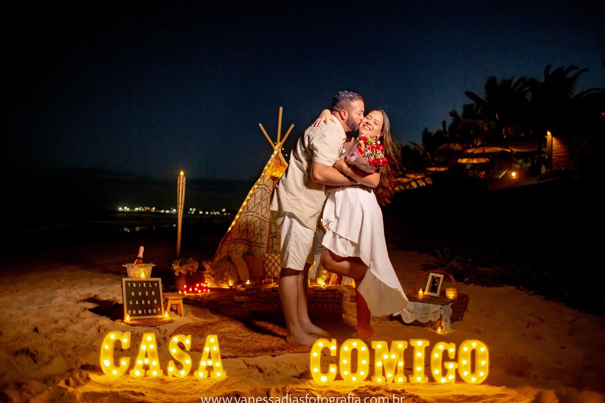 pedido de casamento surpresa em porto de galinhas - pedido de casamento noturno em porto de galinhas - empresa que monta cenário de pedido de casamento surpresa em porto de galinhas- fotografo de pedido de casamento em porto de galinhas- porto de galinhas