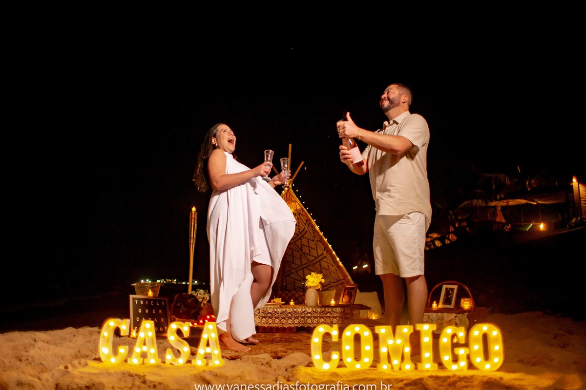pedido de casamento surpresa em porto de galinhas - pedido de casamento noturno em porto de galinhas - empresa que monta cenário de pedido de casamento surpresa em porto de galinhas- fotografo de pedido de casamento em porto de galinhas- porto de galinhas