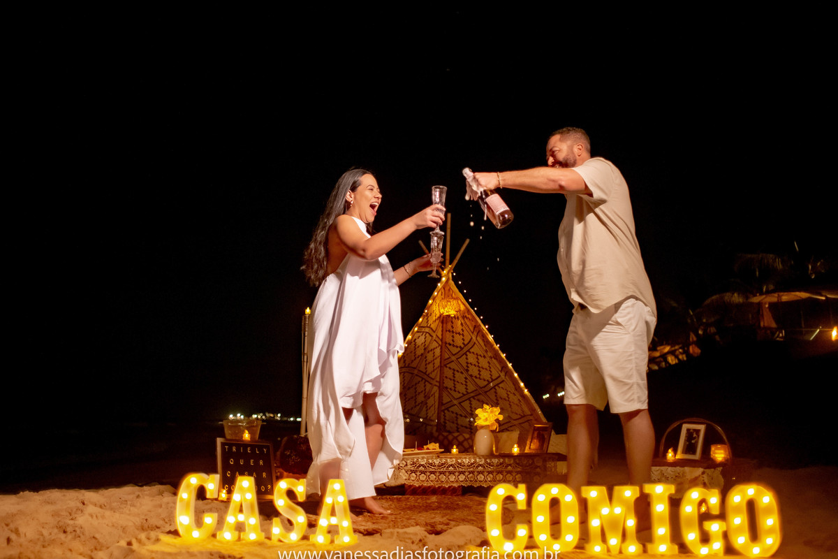 pedido de casamento surpresa em porto de galinhas - pedido de casamento noturno em porto de galinhas - empresa que monta cenário de pedido de casamento surpresa em porto de galinhas- fotografo de pedido de casamento em porto de galinhas- porto de galinhas