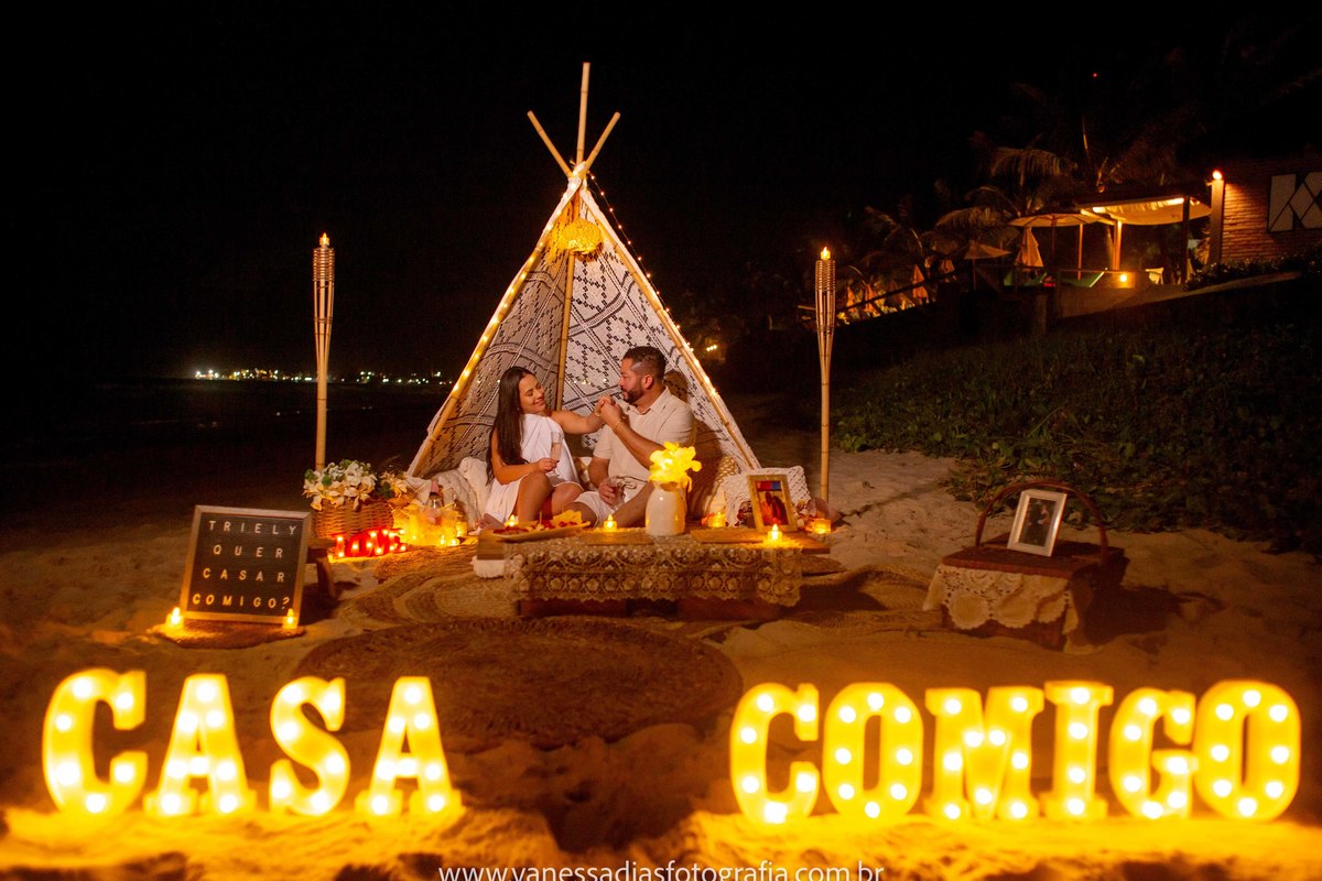 pedido de casamento surpresa em porto de galinhas - pedido de casamento noturno em porto de galinhas - empresa que monta cenário de pedido de casamento surpresa em porto de galinhas- fotografo de pedido de casamento em porto de galinhas- porto de galinhas
