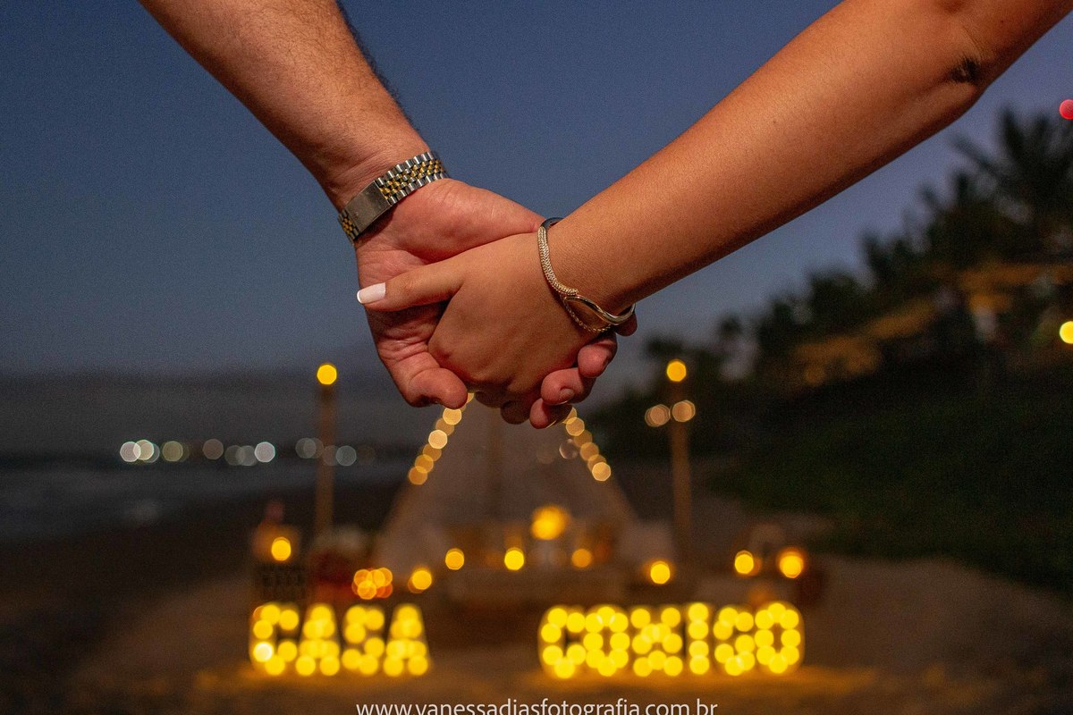 pedido de casamento surpresa em porto de galinhas - pedido de casamento noturno em porto de galinhas - empresa que monta cenário de pedido de casamento surpresa em porto de galinhas- fotografo de pedido de casamento em porto de galinhas- porto de galinhas