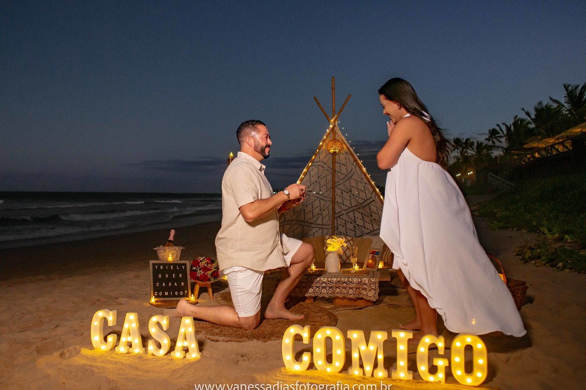 pedido de casamento surpresa em porto de galinhas - pedido de casamento noturno em porto de galinhas - empresa que monta cenário de pedido de casamento surpresa em porto de galinhas- fotografo de pedido de casamento em porto de galinhas- porto de galinhas
