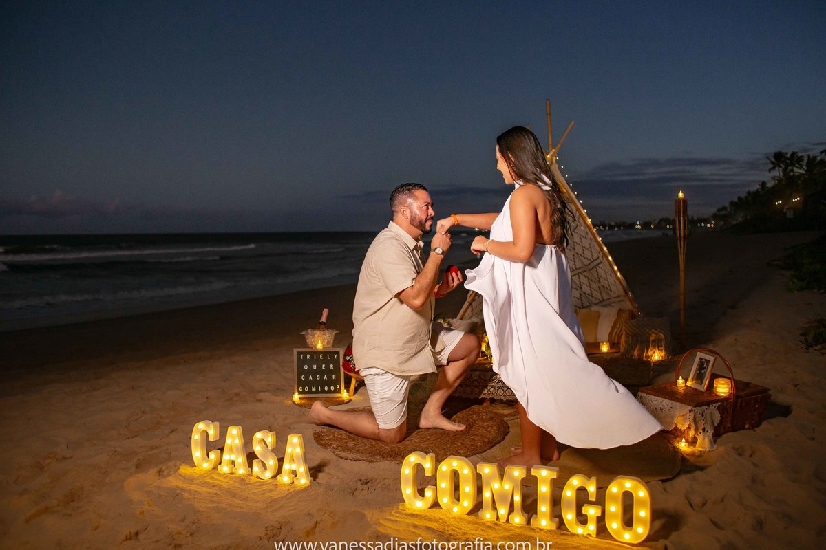 pedido de casamento surpresa em porto de galinhas - pedido de casamento noturno em porto de galinhas - empresa que monta cenário de pedido de casamento surpresa em porto de galinhas- fotografo de pedido de casamento em porto de galinhas- porto de galinhas