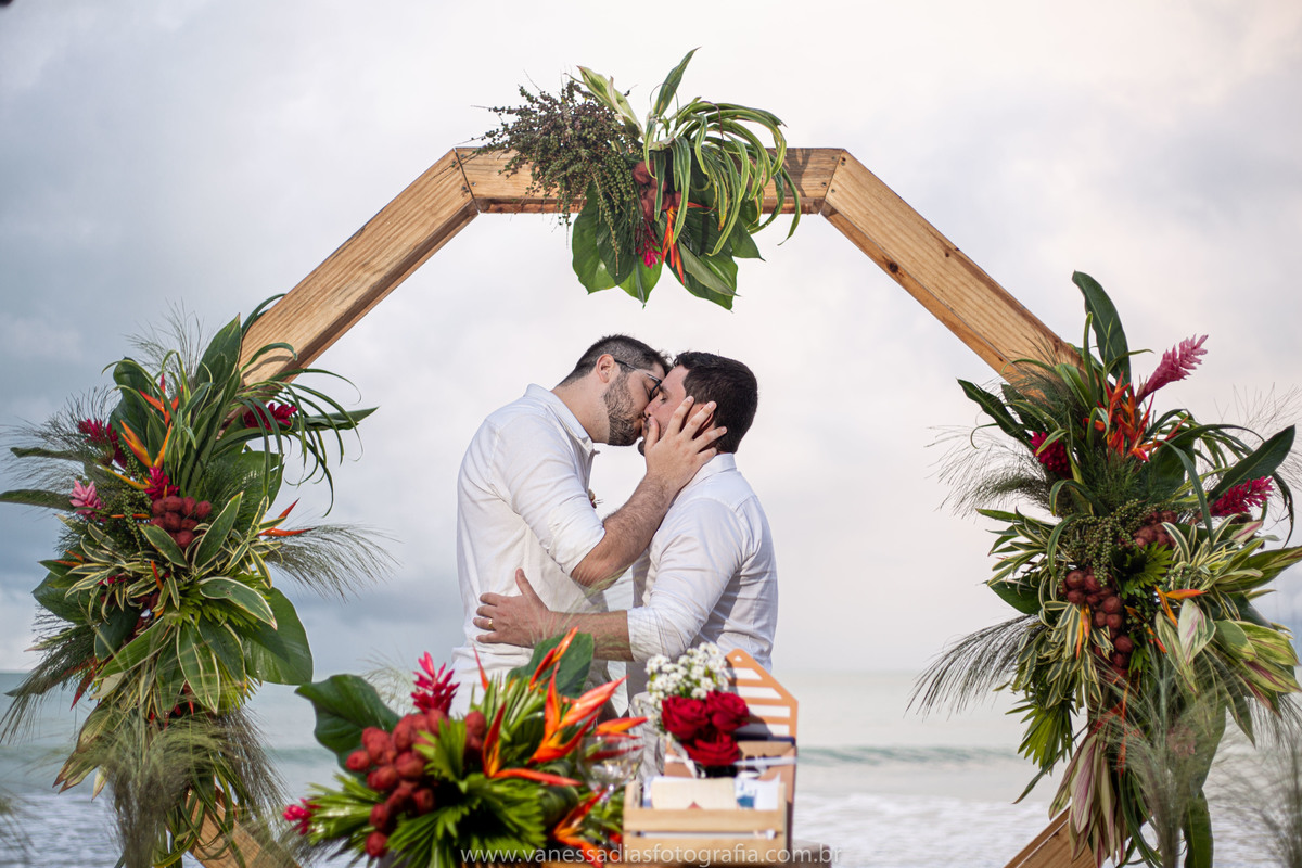 casamento homoafetivo - casal homoafetivo - elopement wedding em porto de galinhas - elopement wedding homoafetivo - elopement wedding nordeste - elopement wedding noronha - destination wedding brasil - destination wedding noronha - xales de maracaipe