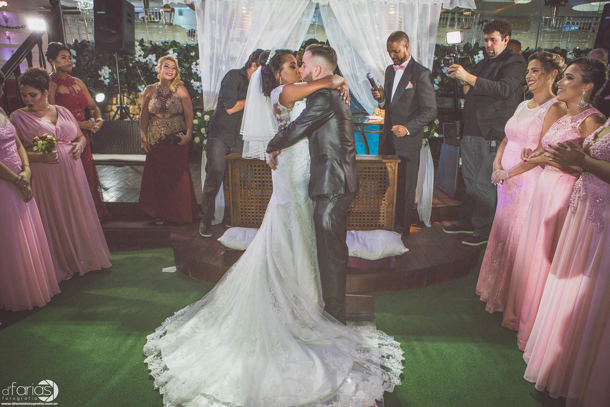 fotografo, fotografia, casamento, wedding, nova iguacu, mercure hotel, making of, portal das aguas, noiva, noivo, madrinhas, robe de madrinhas, buque, emoção, fotos de casamento, 