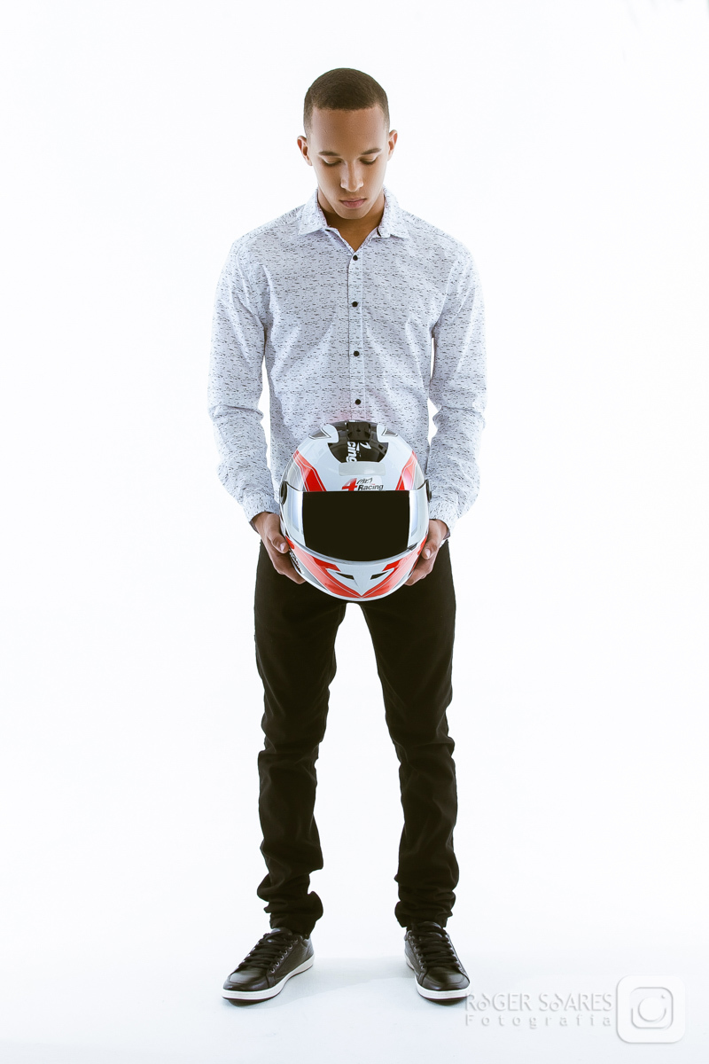 Retratos Profissionais em São Paulo Estúdio Fotográfico Fotos de empresários executivos divulgação sites redes sociais linkedin Instagram traje casual dresscode camisa calça fundo branco cinza preto fotógrafo retratista fotos corporativas 