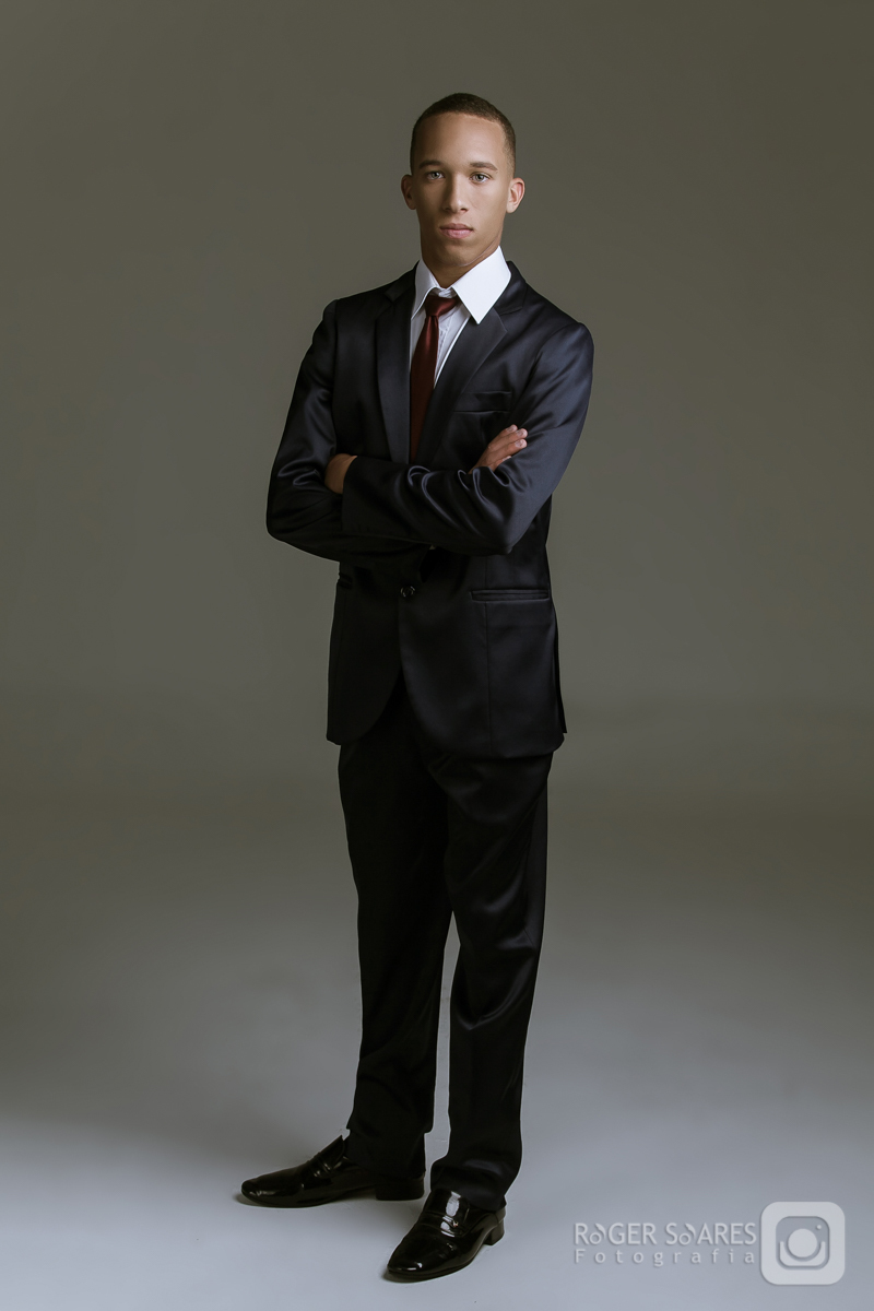 Retratos Profissionais em São Paulo Estúdio Fotográfico Fotos de empresários executivos divulgação sites redes sociais linkedin Instagram traje social dresscode terno e gravata capacete fundo cinza preto fotógrafo retratista fotos corporativas 