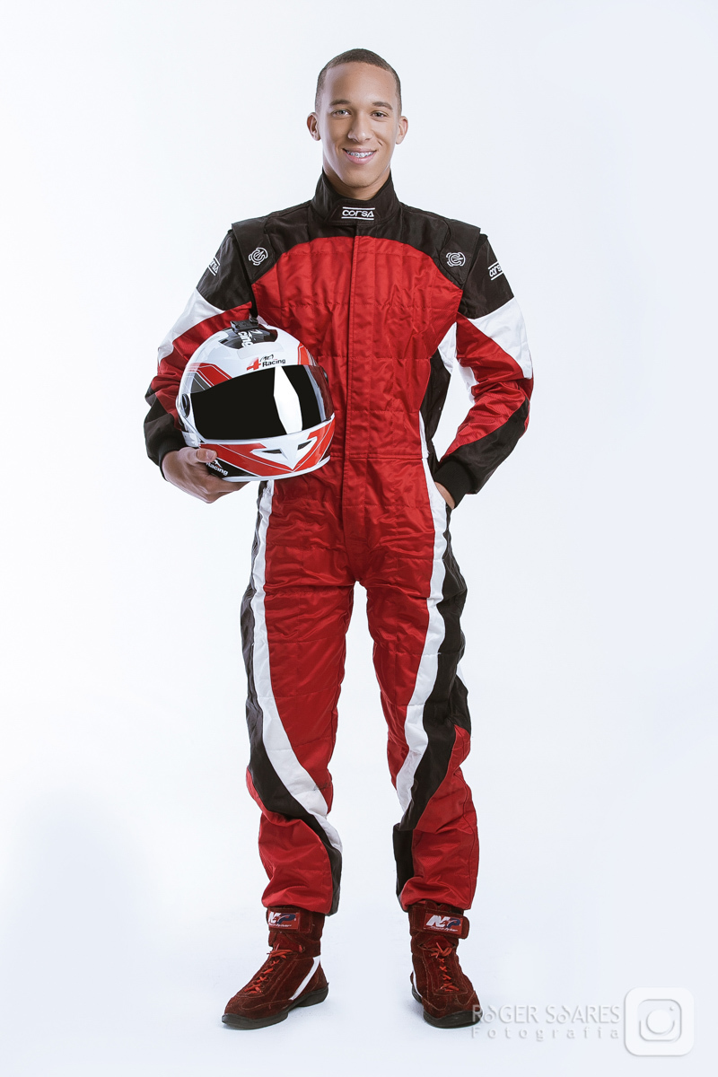 Retratos Profissionais em São Paulo Estúdio Fotográfico Fotos de empresários executivos divulgação sites redes sociais linkedin Instagram traje social dresscode terno e gravata capacete fundo cinza preto fotógrafo retratista fotos corporativas esporte