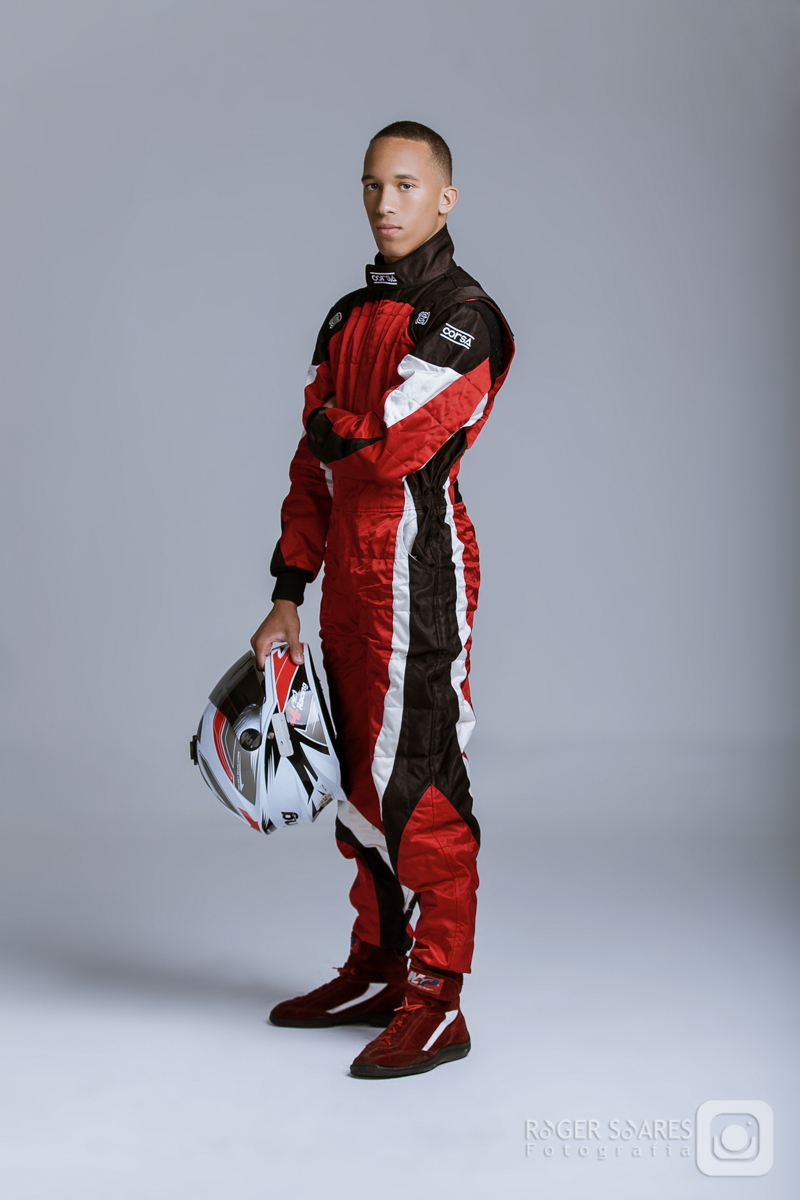 Retratos Profissionais em São Paulo Estúdio Fotográfico Fotos de empresários executivos divulgação sites redes sociais linkedin Instagram traje social dresscode terno e gravata capacete fundo cinza preto fotógrafo retratista fotos corporativas esporte