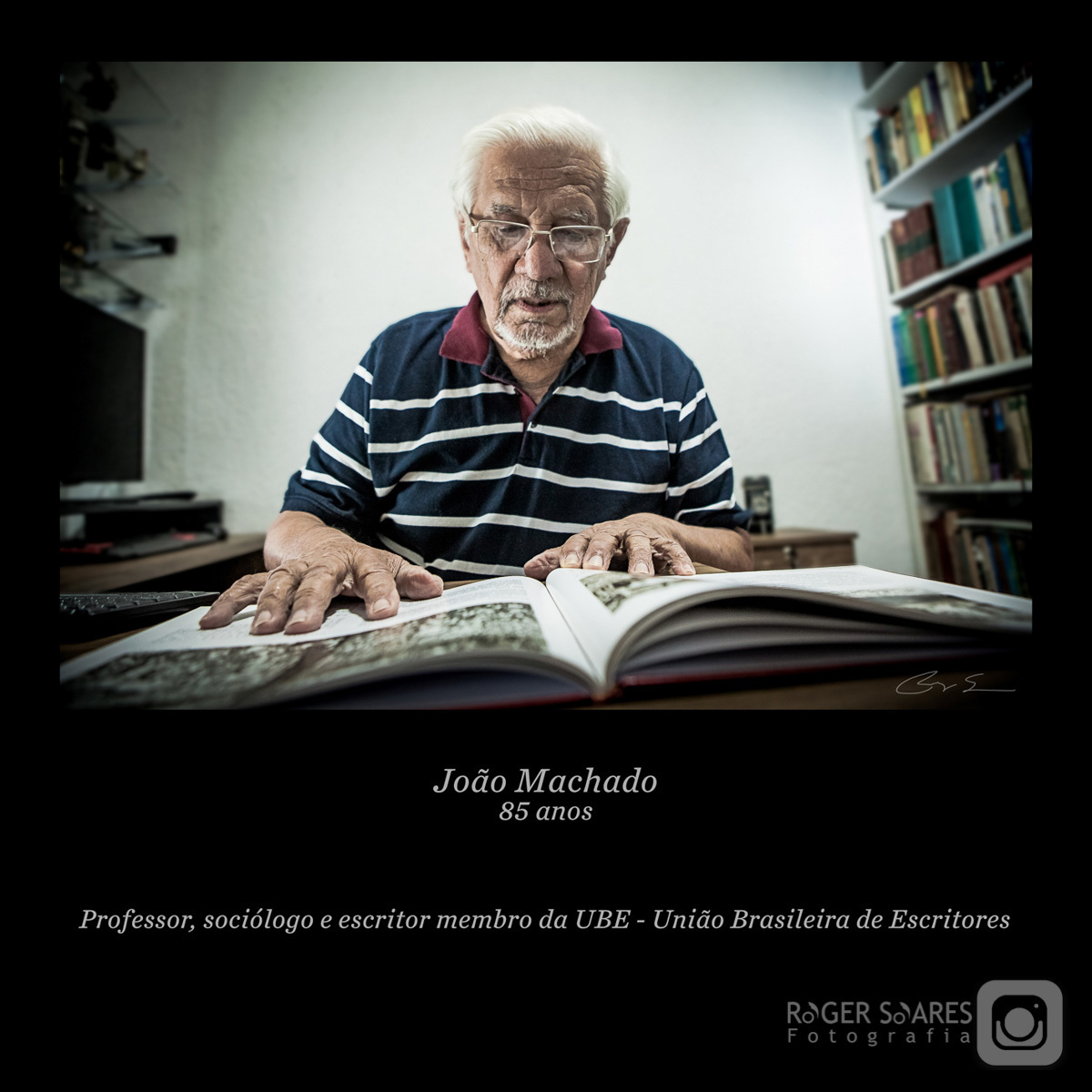 Exposição Fotográfica Aruja São Paulo Prefeitura Roger Soares Fotografo Documental Fotografia Artística Telas Impressão Personalidades Idosos Professores Arte Fine Retratista Estudo Leitura Livros Sala de Aula Diploma Escola Universidade Doutorado