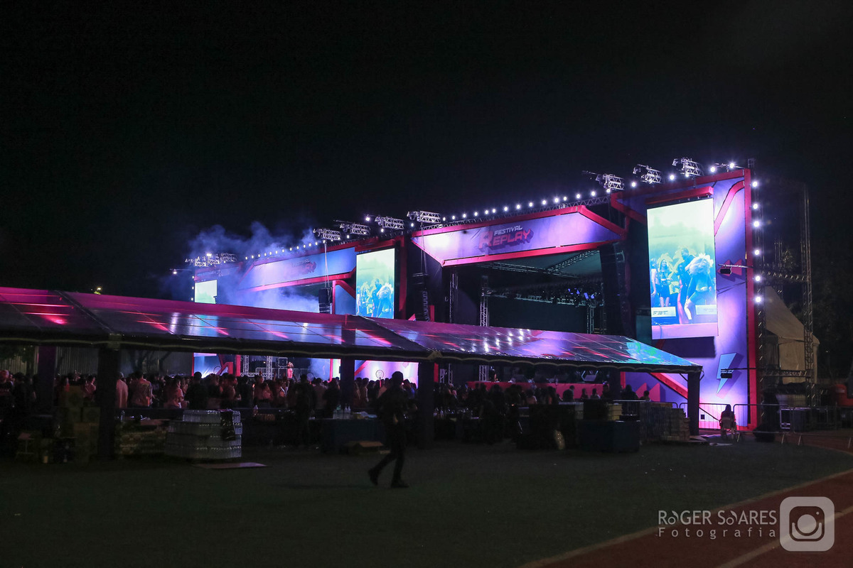 fotografia de show festival replay clube tietê são paulo iluminação profissional jamm kasinooficial ianduarteoficial  maxpopmusic massivamusic luzes coloridas pirotecnia fumaça DJ palco fotografia profissional fotojornalismo  assessoria de imprensa