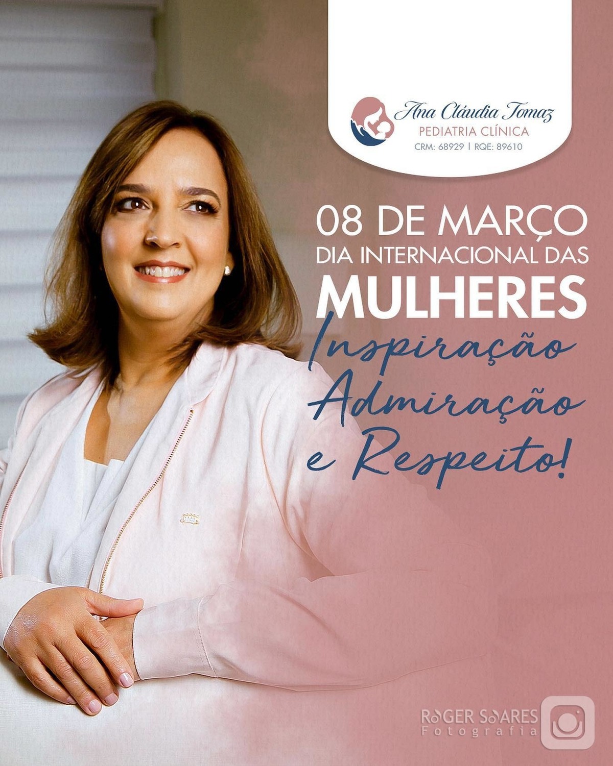 retratos fotograficos profissionais de médicos medicina consultório pediatra mulher guarulhos sala maca balança cadeira branca computador receita médica medicamentos infantis blusa terno  consulta receita digital book para medicas instagram reels story