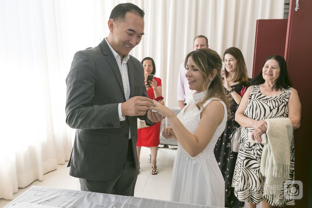 casamento civil São Paulo cartório Bela Vista ensaio de casamento Avenida Paulista fotógrafo Roger Soares fotos espontâneas casal tímido Liberdade restaurante CHIFU fotografia intimista romântica ensaio urbano família amigos