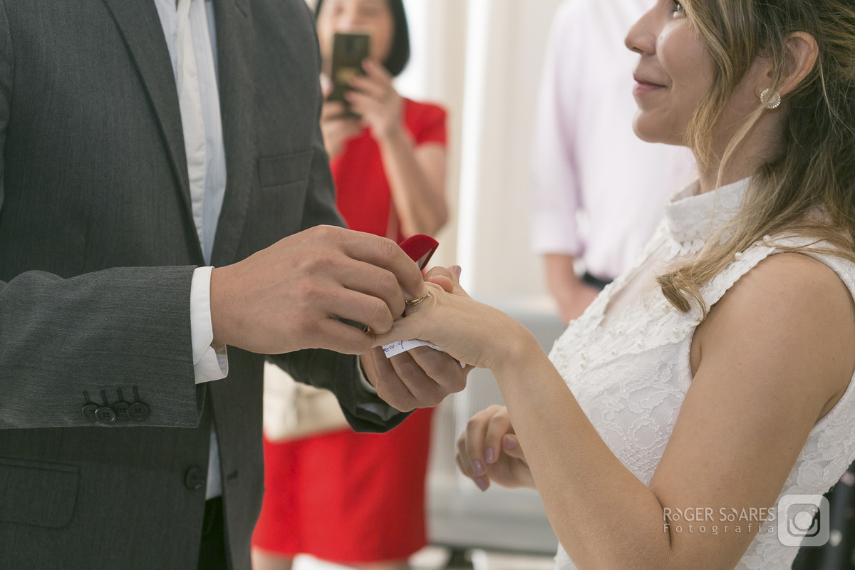 casamento civil São Paulo cartório Bela Vista ensaio de casamento Avenida Paulista fotógrafo Roger Soares fotos espontâneas casal tímido Liberdade restaurante CHIFU fotografia intimista romântica ensaio urbano família amigos