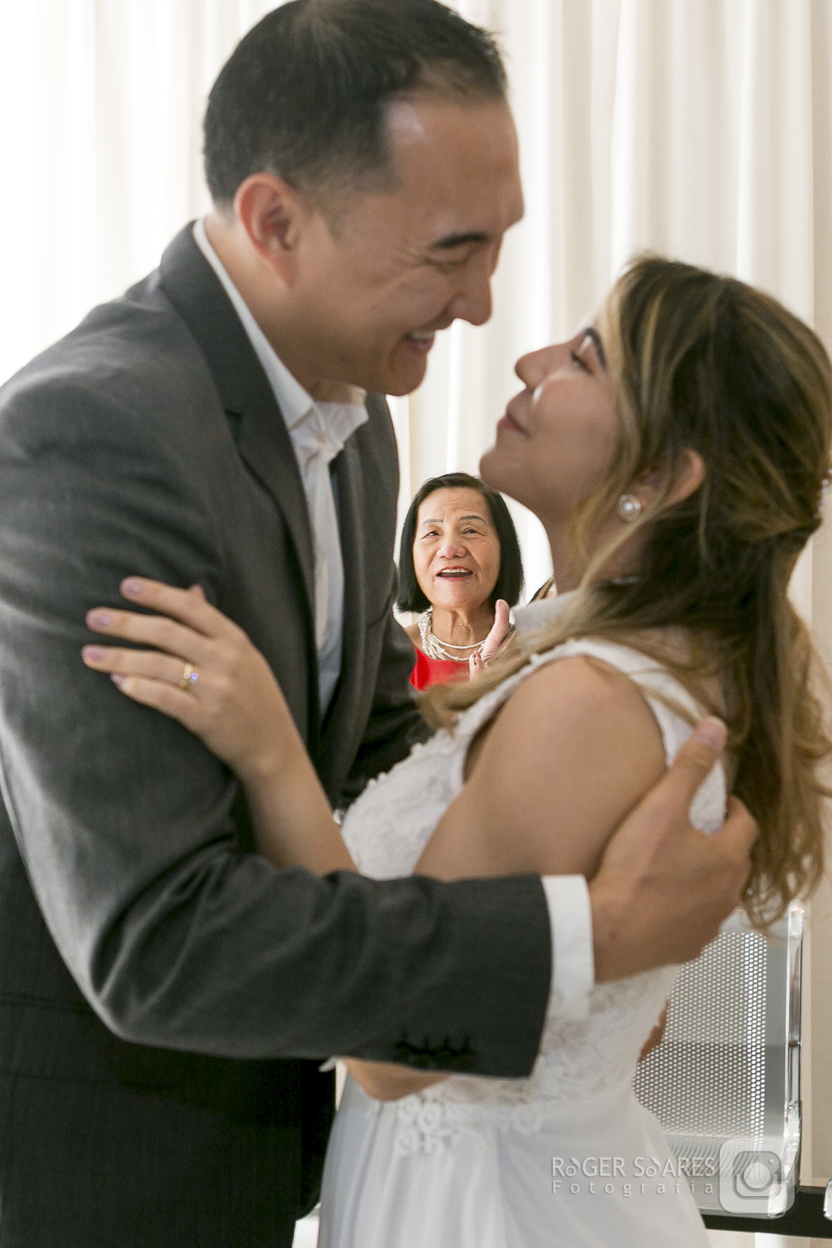 casamento civil São Paulo cartório Bela Vista ensaio de casamento Avenida Paulista fotógrafo Roger Soares fotos espontâneas casal tímido Liberdade restaurante CHIFU fotografia intimista romântica ensaio urbano família amigos