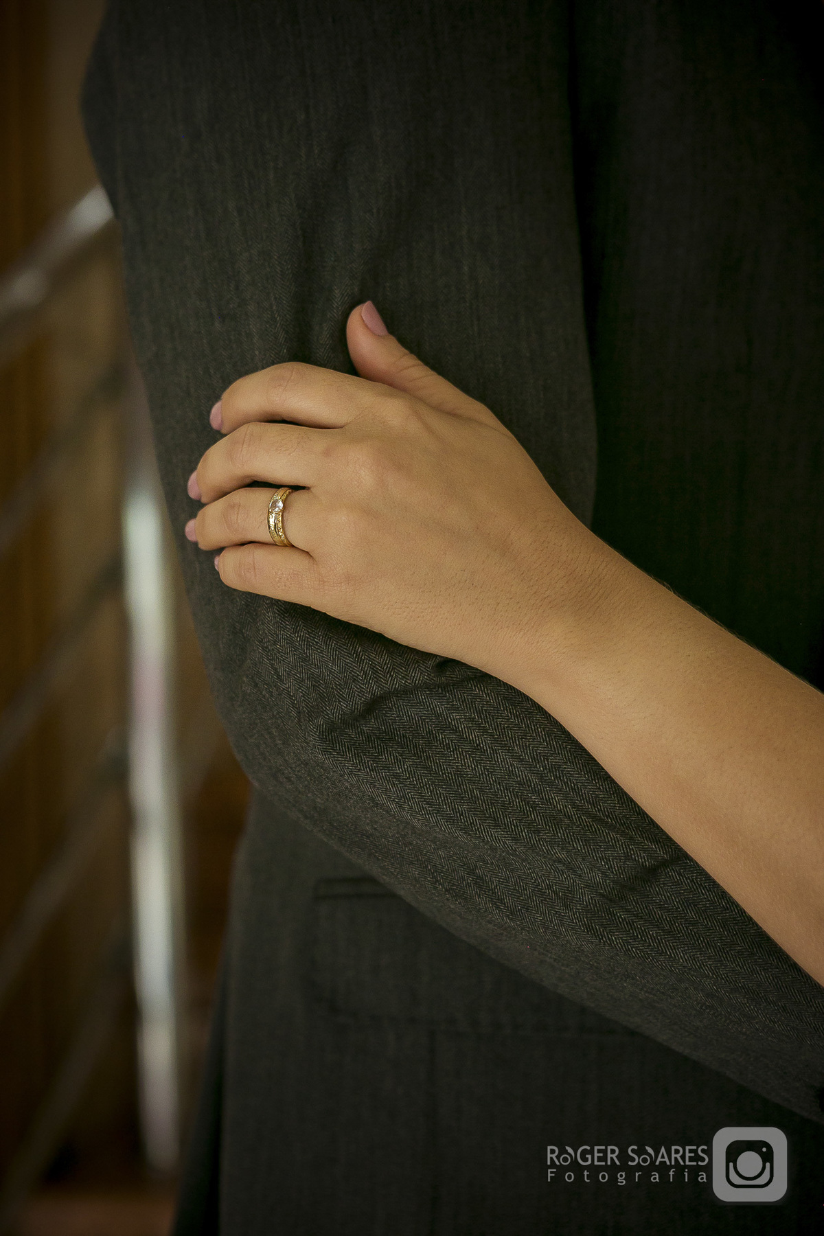 casamento civil ensaio de casal ensaio de casamento fotógrafo de casamento São Paulo cartório Bela Vista Avenida Paulista Liberdade fotos românticas fotografia casamento íntimo Roger Soares ensaio urbano fotografia autoral noivos almoço restaurante chifu