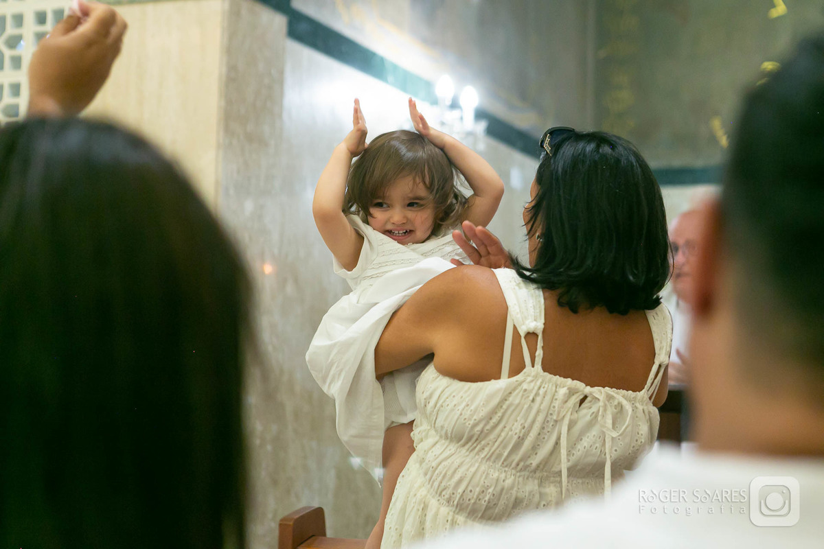 fotografo batizado, fotos com padrinhos, lembranca do batismo, detalhes do batizado, batismo catolico fotos, album de batizado, fotos de bebe batizado, fotografa de familia, fotos na igreja catolica, ensaio batismo, fotos do ritual de batismo