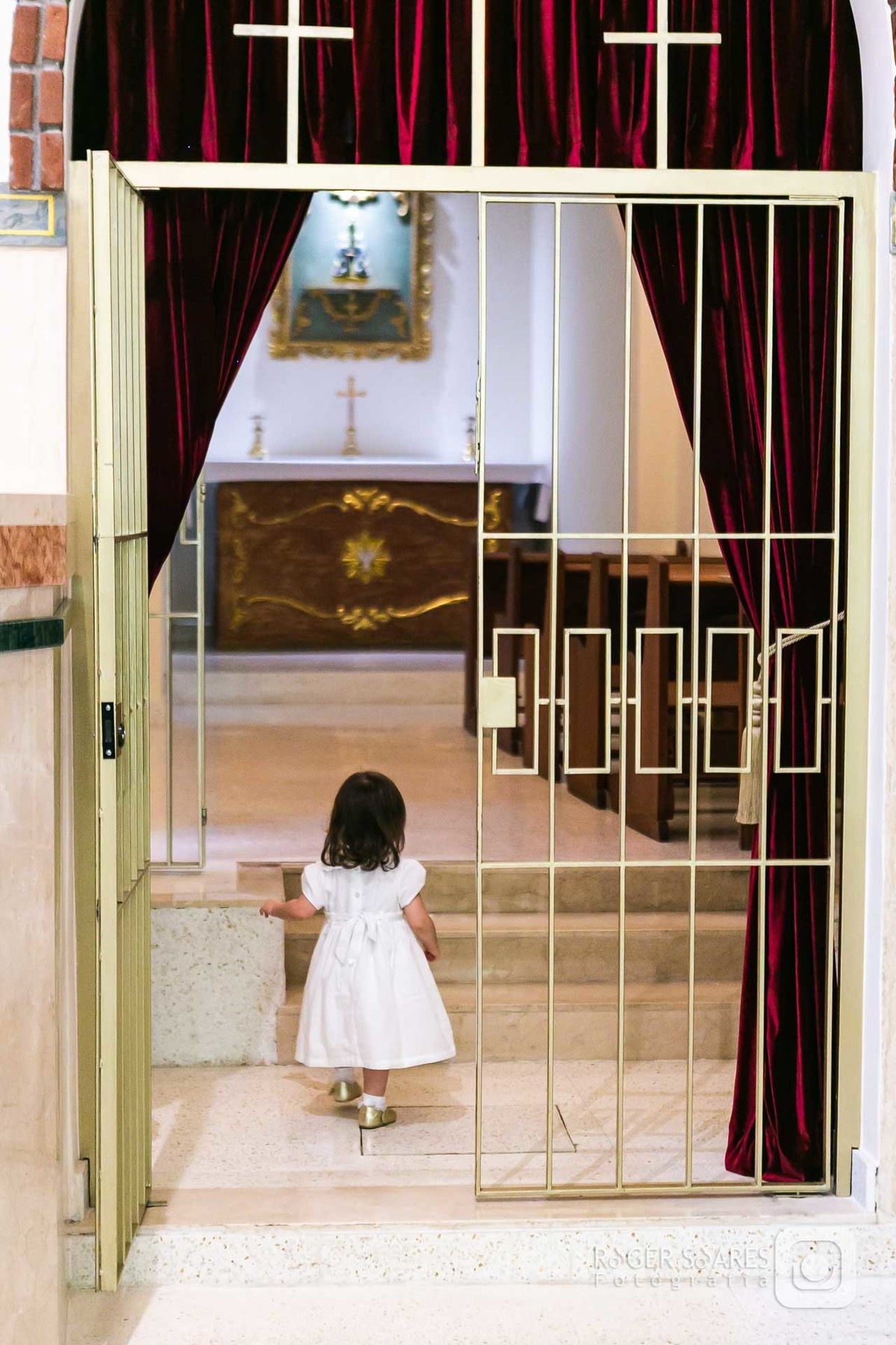 fotografo batizado, fotos com padrinhos, lembranca do batismo, detalhes do batizado, batismo catolico fotos, album de batizado, fotos de bebe batizado, fotografa de familia, fotos na igreja catolica, ensaio batismo, fotos do ritual de batismo