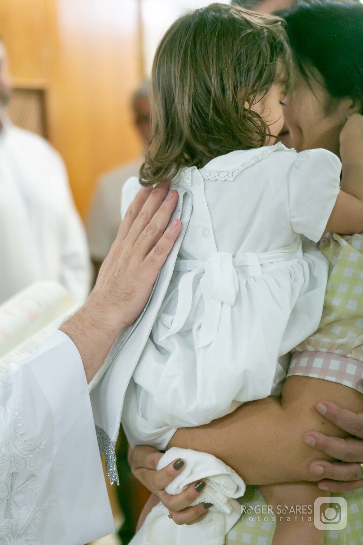 fotografo batizado, fotos com padrinhos, lembranca do batismo, detalhes do batizado, batismo catolico fotos, album de batizado, fotos de bebe batizado, fotografa de familia, fotos na igreja catolica, ensaio batismo, fotos do ritual de batismo